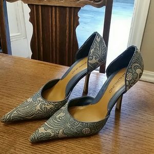 Bandolino Blue and Cream Paisley Heels